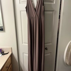 Maxi dress with leg slit